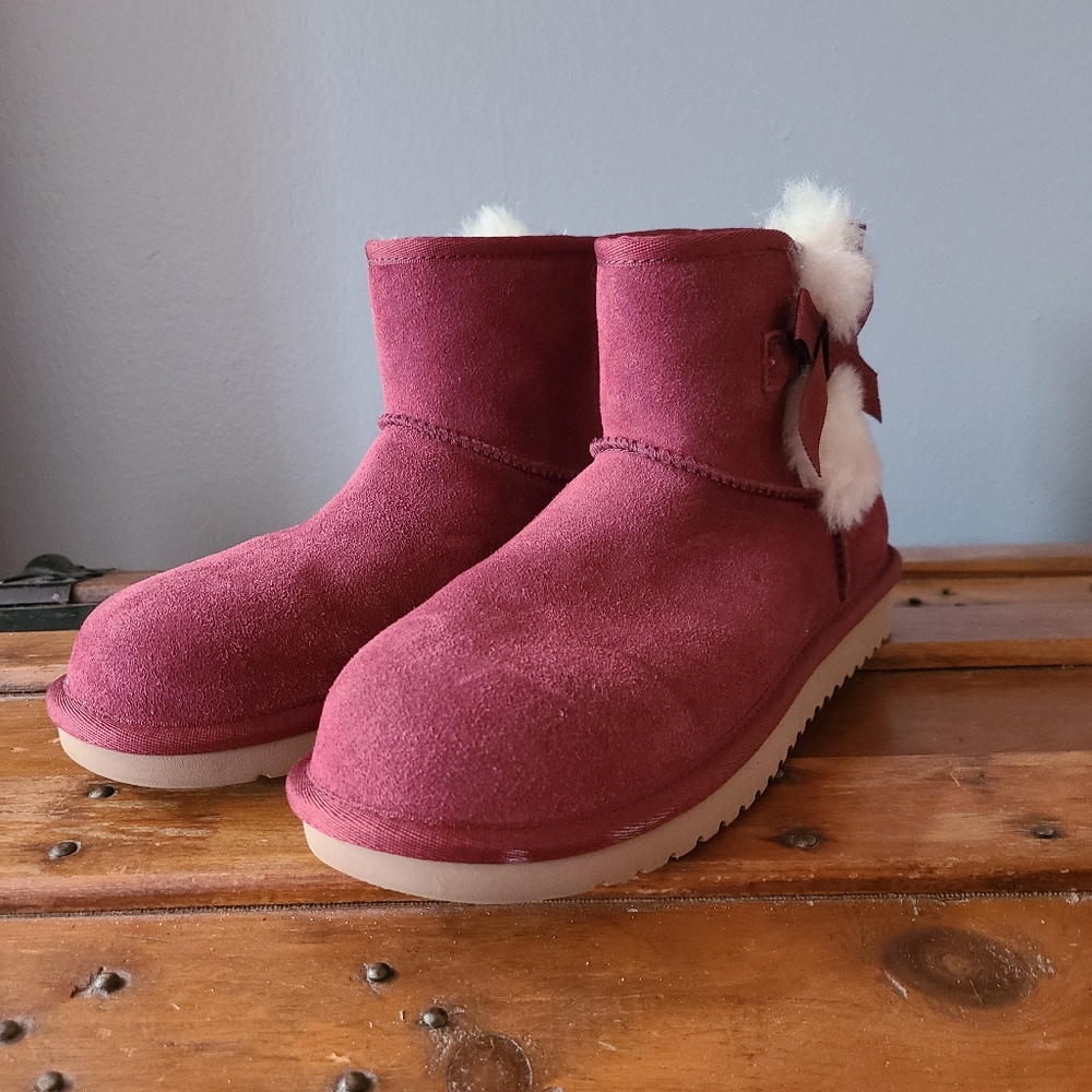 UGG KOOLABURRA Suede  Cozy Fashion Comfy Winter Trendy Victoria Mini Boots Sz 7